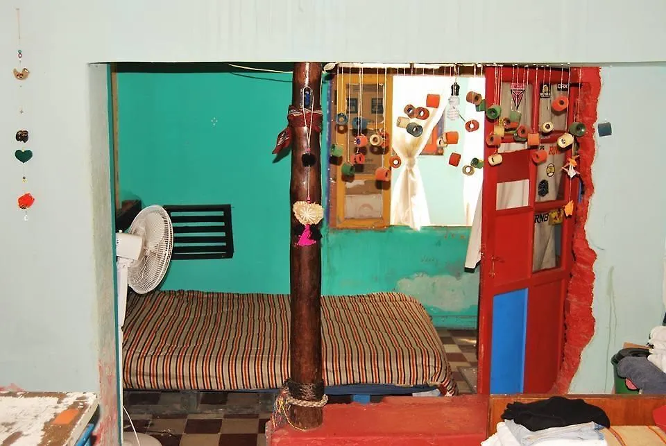 نزل ميندوزافي Longboard House بيت شباب