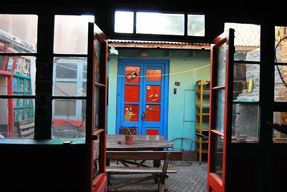 بيت شباب نزل ميندوزافي Longboard House
