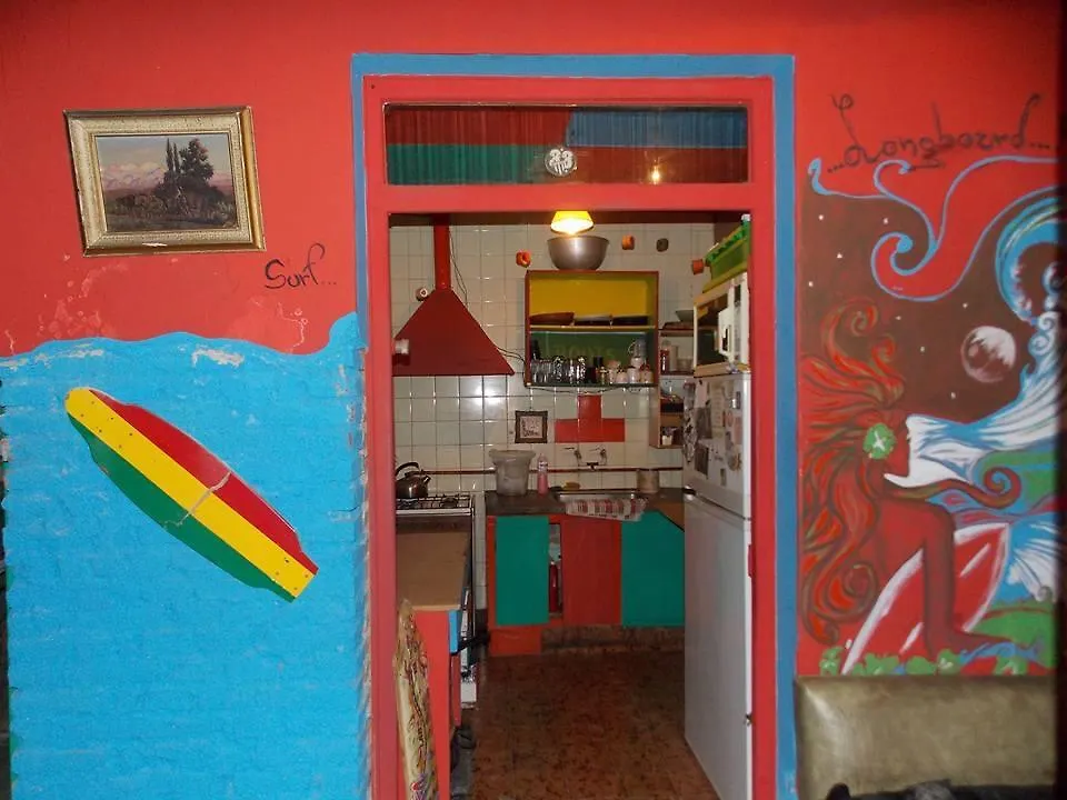 نزل ميندوزافي Longboard House بيت شباب